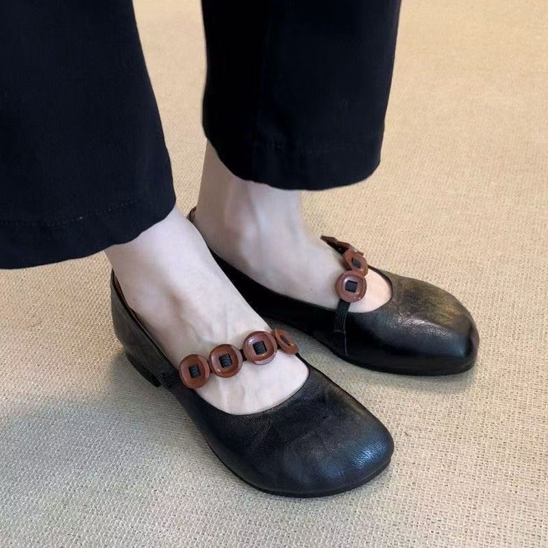 black pumps